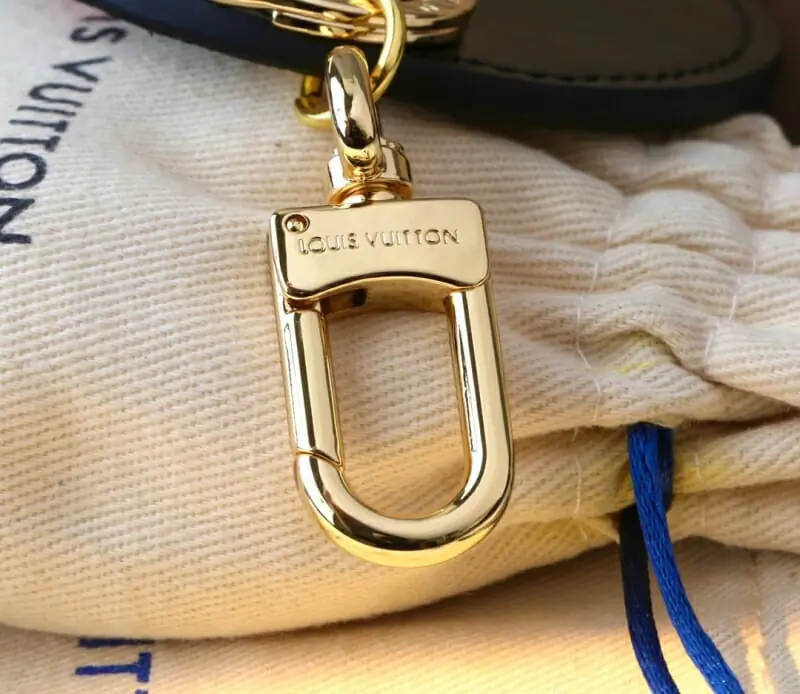 louis vuitton lv key holder and boucle de sac s_12621a13